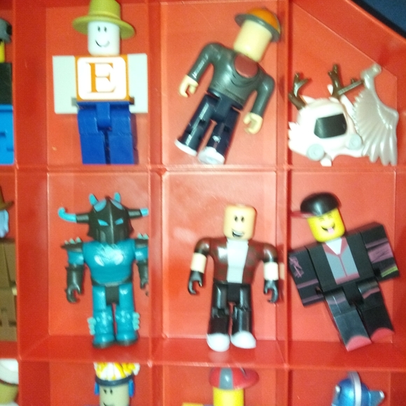 Roblox 27 Figures Case & Accessories - Picture 7 of 16